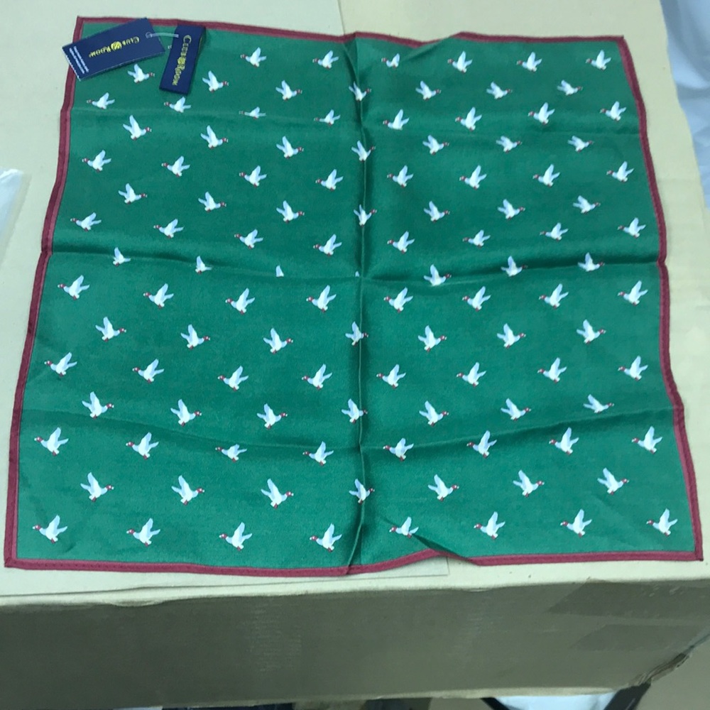 Club room hunter red green handkerchief